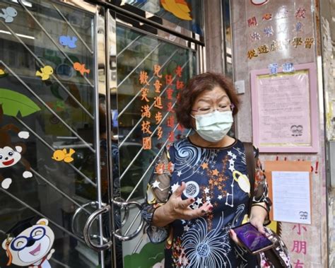 雷庭蓀|聖德肋撒幼稚園教師揭校長胡肖霞安排教師到住所髹油。